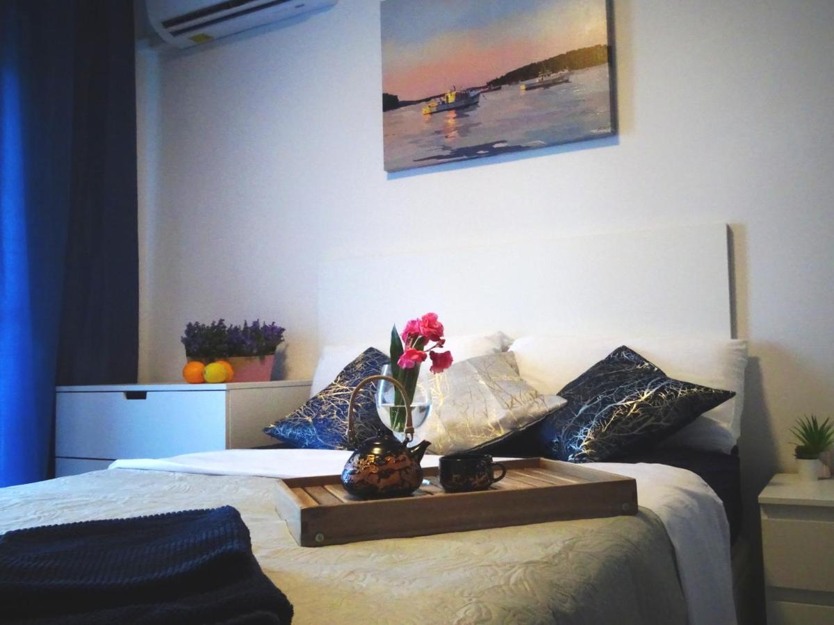 Studio With Terrace And Pool ตอร์เรเวียคา ภายนอก รูปภาพ