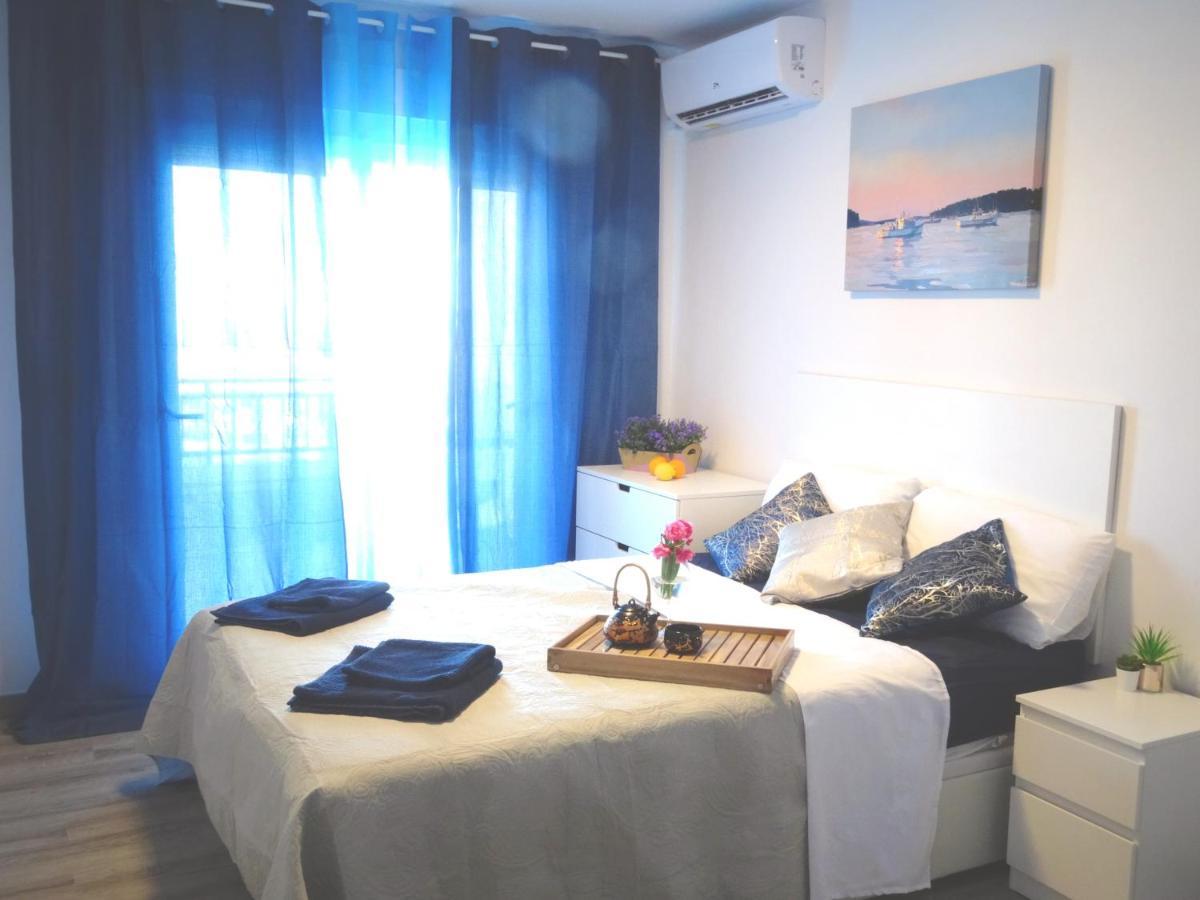 Studio With Terrace And Pool ตอร์เรเวียคา ภายนอก รูปภาพ